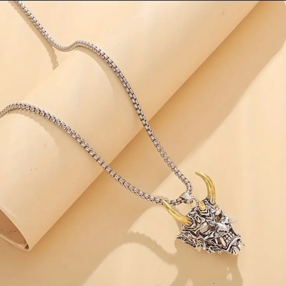 Samurai Mask Pendant - Picture 4 of 8